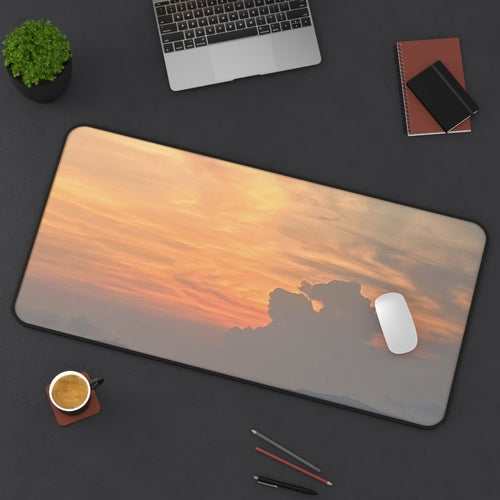Golden Horizon Desk Mat – Stilvolle Schreibtischunterlage für Gaming und Büro