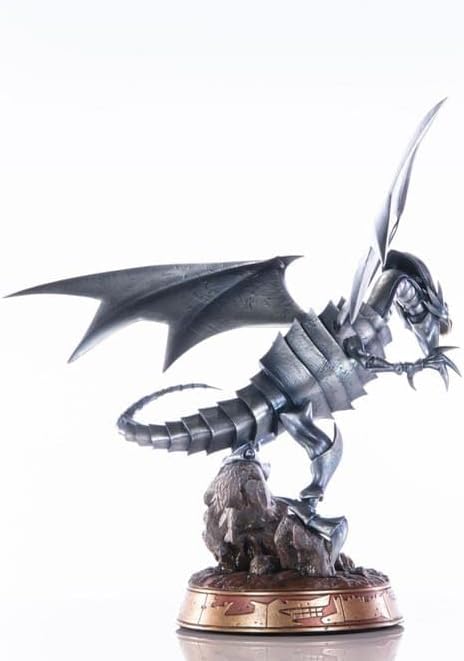 Dark Horse Yu-Gi-Oh! Blue Eyes White Dragon Silver Variant 14" Statue Standard
