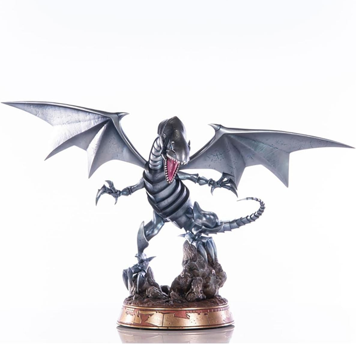 Dark Horse Yu-Gi-Oh! Blue Eyes White Dragon Silver Variant 14" Statue Standard
