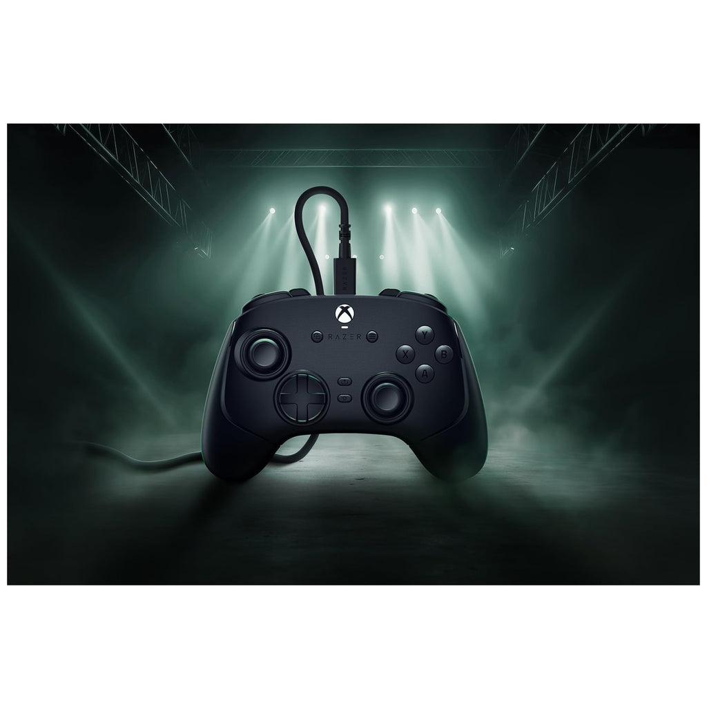 Razer Wolverine V3 Pro - Kabelloser Esports Controller für Xbox & PC (HyperSpeed Wireless, Mecha Tactile Action Buttons, Anti-Drift Hall Effect Analog Sticks, haptische Vibrationen) Schwarz