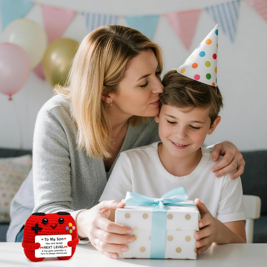 HUKUMA Gehäkelter Gamecontroller, EIN Gamer altert Nicht er levelt, Geschenk zum Geburtstag für Zocker, Pocket Hug Positive Plüsch,Lustige Kleines Geburtstagsgeschenk für Jungen, Nerds und Mädchen