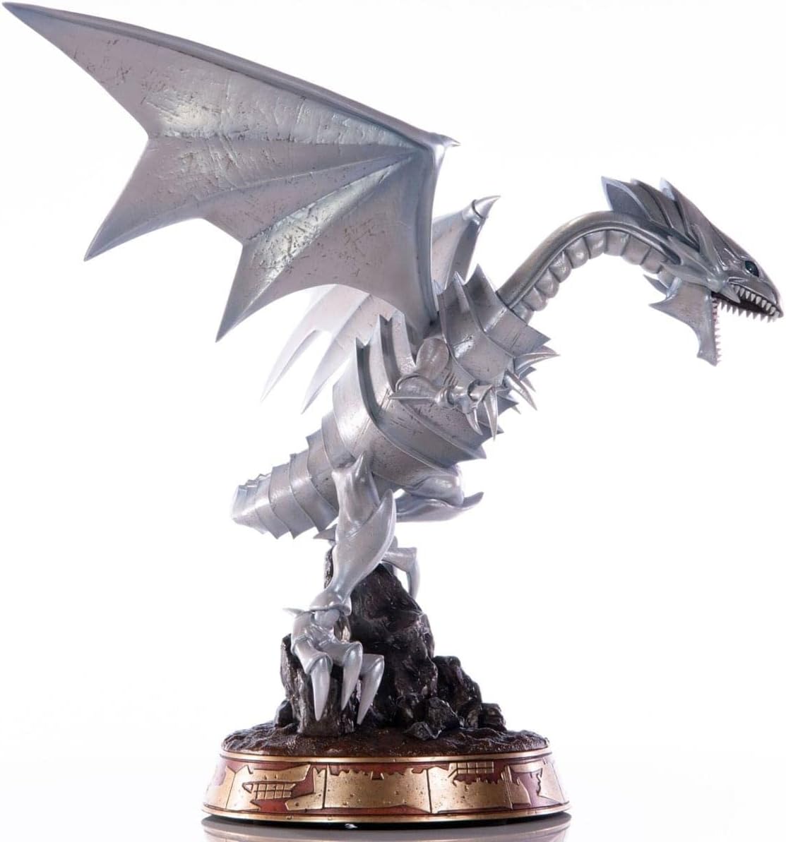 Dark Horse Yu-Gi-Oh! Blue Eyes White Dragon Silver Variant 14" Statue Standard