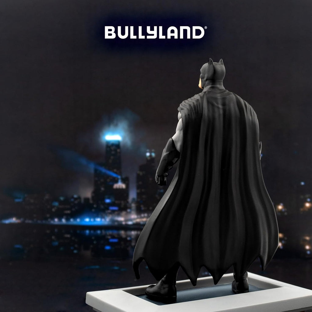DC Comics Batman - Bullyland Figure, perfect as a toy, decoration, and small gift for children aged 3 and up and collectors, detailed 15 cm Justice League collectible figure for Kidults 11240