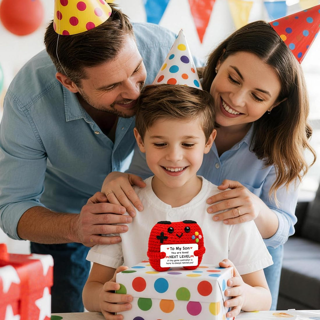 HUKUMA Gehäkelter Gamecontroller, EIN Gamer altert Nicht er levelt, Geschenk zum Geburtstag für Zocker, Pocket Hug Positive Plüsch,Lustige Kleines Geburtstagsgeschenk für Jungen, Nerds und Mädchen