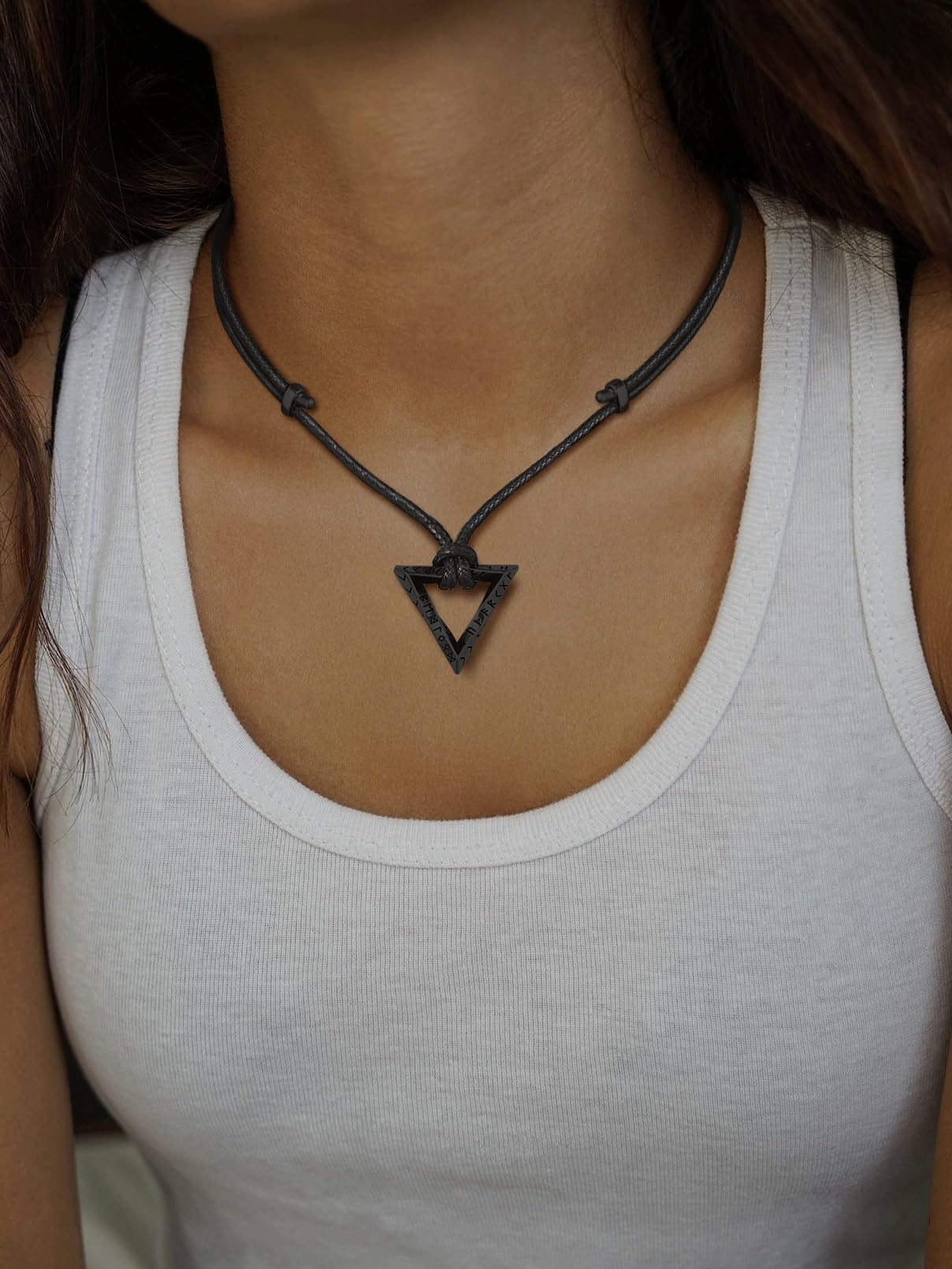 FaithHeart Lederkette Herren Damen Leder Halskette Männer Kette mit Runen Anhänger Edelstahl Lederband mit Mobius Rund/Dreieck/Unendlichkeit Kunstleder Lederhalsband verstellbar Wikinger Schmuck
