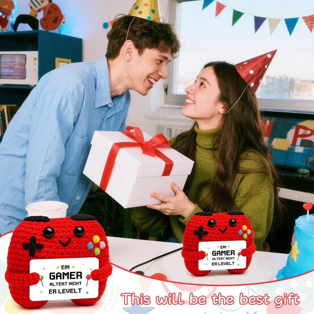 HUKUMA Gehäkelter Gamecontroller, EIN Gamer altert Nicht er levelt, Geschenk zum Geburtstag für Zocker, Pocket Hug Positive Plüsch,Lustige Kleines Geburtstagsgeschenk für Jungen, Nerds und Mädchen