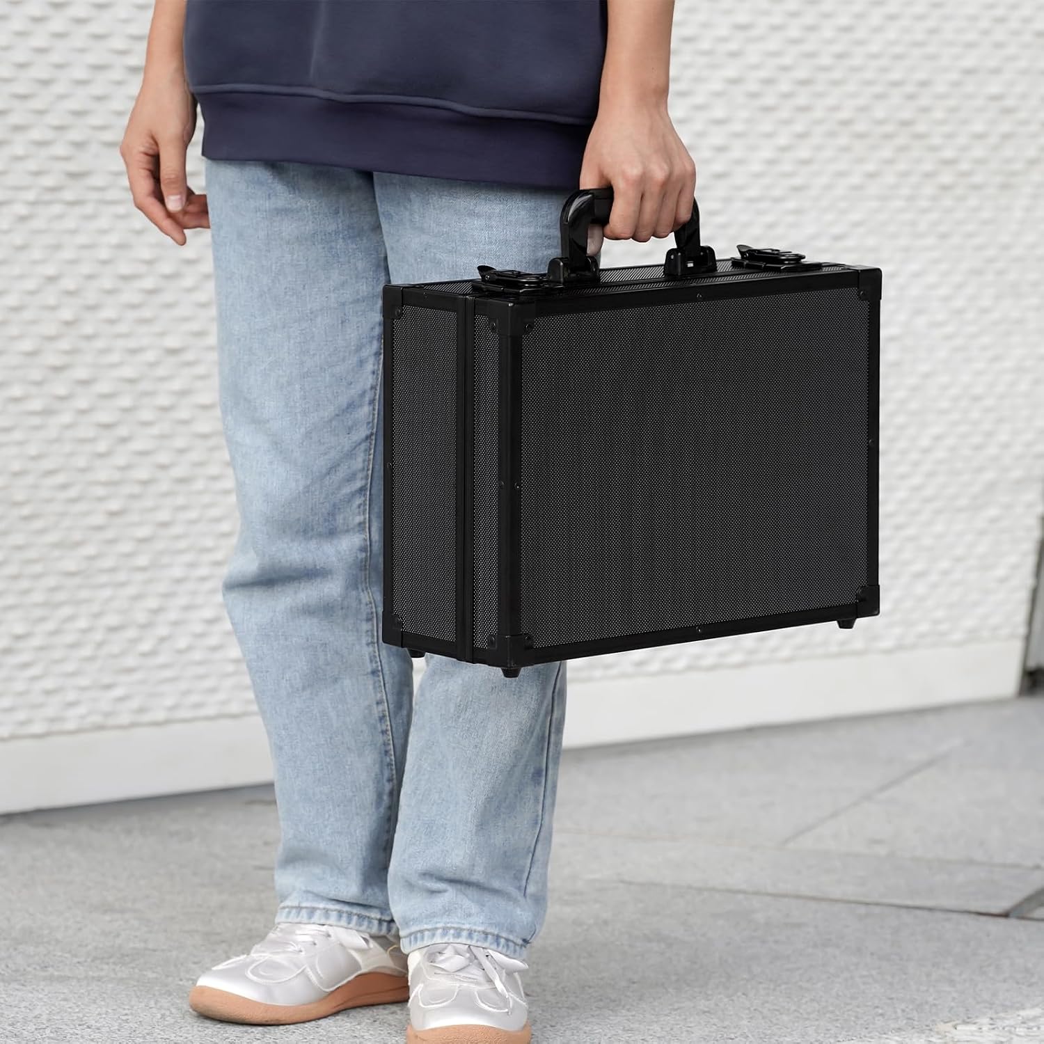 ProCase Stoßfest Toploader Sammelkarten Aufbewahrungsbox, Aluminiumstruktur-Schließfach mit Verstellbaren Teiler für 600+ Toploader, Magnetkartenhalter, MTG, TCG, Yugioh, Sportkarten -Schwarz