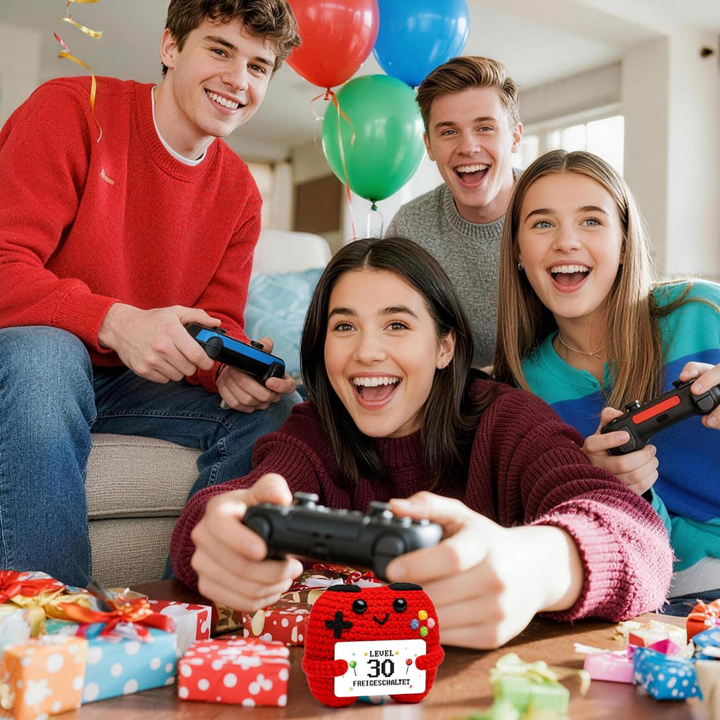 HUKUMA Gehäkelter Gamecontroller, EIN Gamer altert Nicht er levelt, Geschenk zum Geburtstag für Zocker, Pocket Hug Positive Plüsch,Lustige Kleines Geburtstagsgeschenk für Jungen, Nerds und Mädchen
