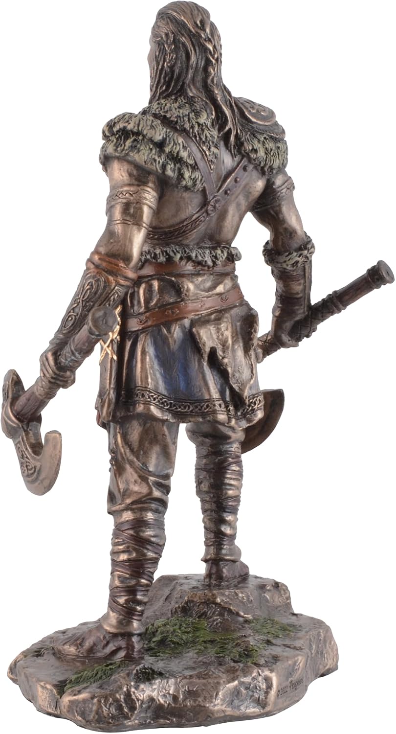 Wikinger mit Zwei Äxten, aus Kunststein, von Künstlerhand bronziert und coloriert, by Veronese