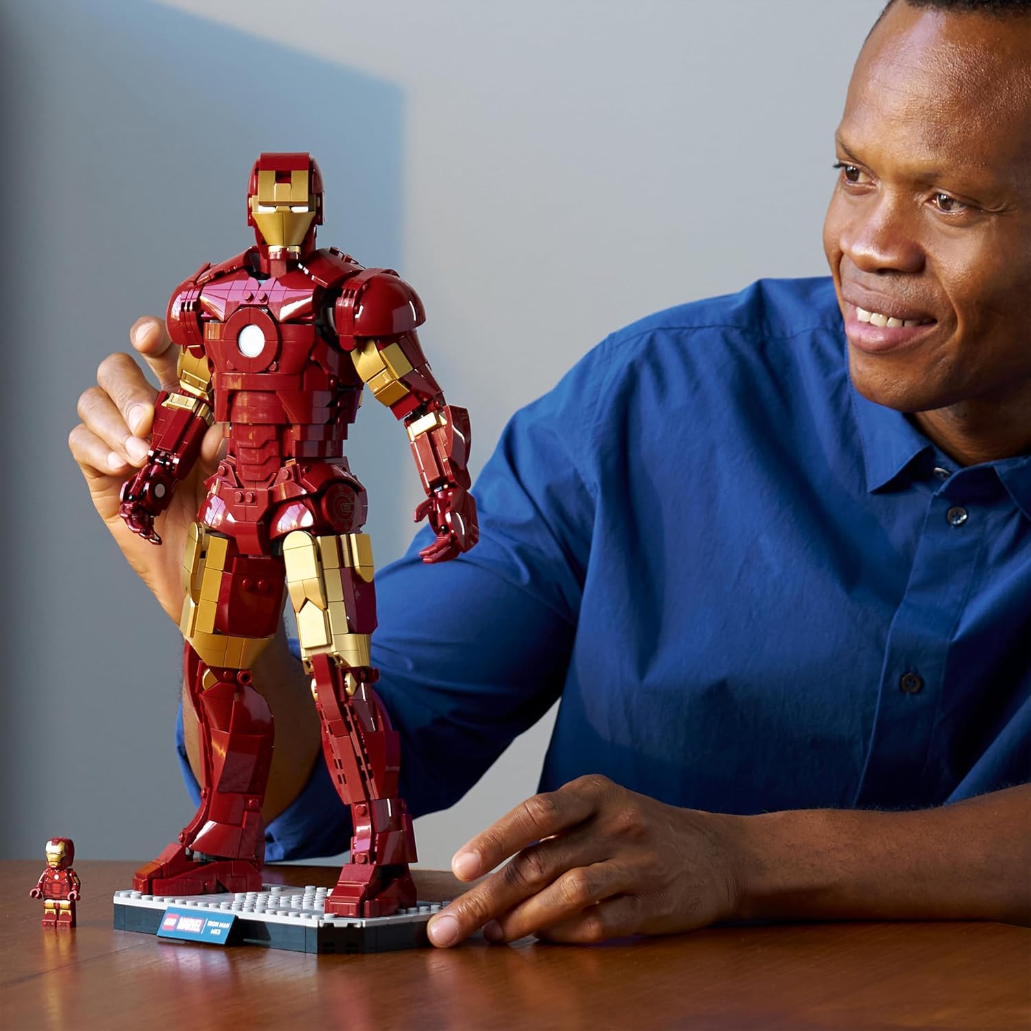 LEGO | Marvel Iron Man Mark 3 Sammleredition - Avengers Bauset für Erwachsene - Modellbau mit Minifigur, Ständer und Namensschild - Kreatives Geschenk für Männer, Frauen und Allen Fans - 76344