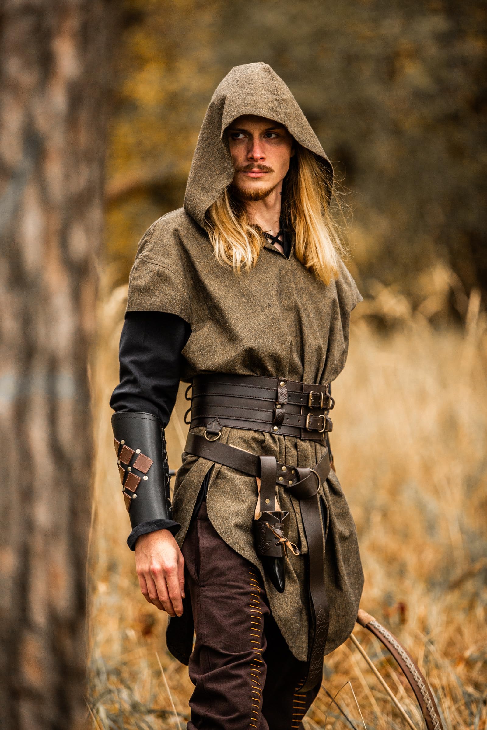 Leonardo Carbone® Herren Tunika Waldläufer Arais | Mit Kapuze | V-Ausschnitt | Karneval, Halloween, Cosplay, LARP, Mittelalter, Kostüm, Gewandung, Kleidung | 100% Baumwolle