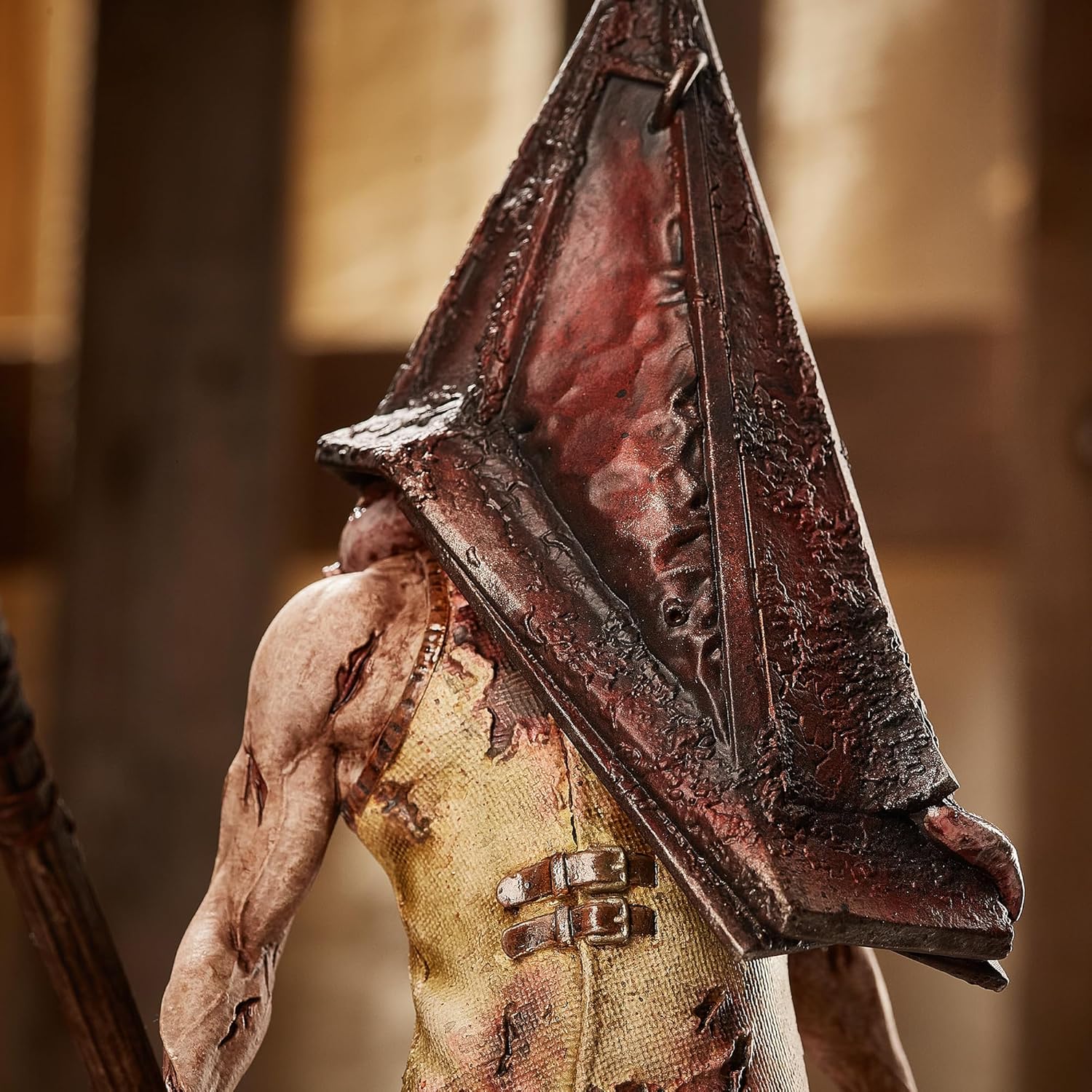 Numskull Silent Hill 2 James Sunderland Figur 23,5 cm Sammlerstatue – Offizielles Konami Silent Hill Merchandise – Limitierte Gaming-Figur | Handbemaltes PVC, 23,5 cm hoch, rostiger Boden. Schreibtisch oder Regal Display Für Silent Hill Sammler und Fans