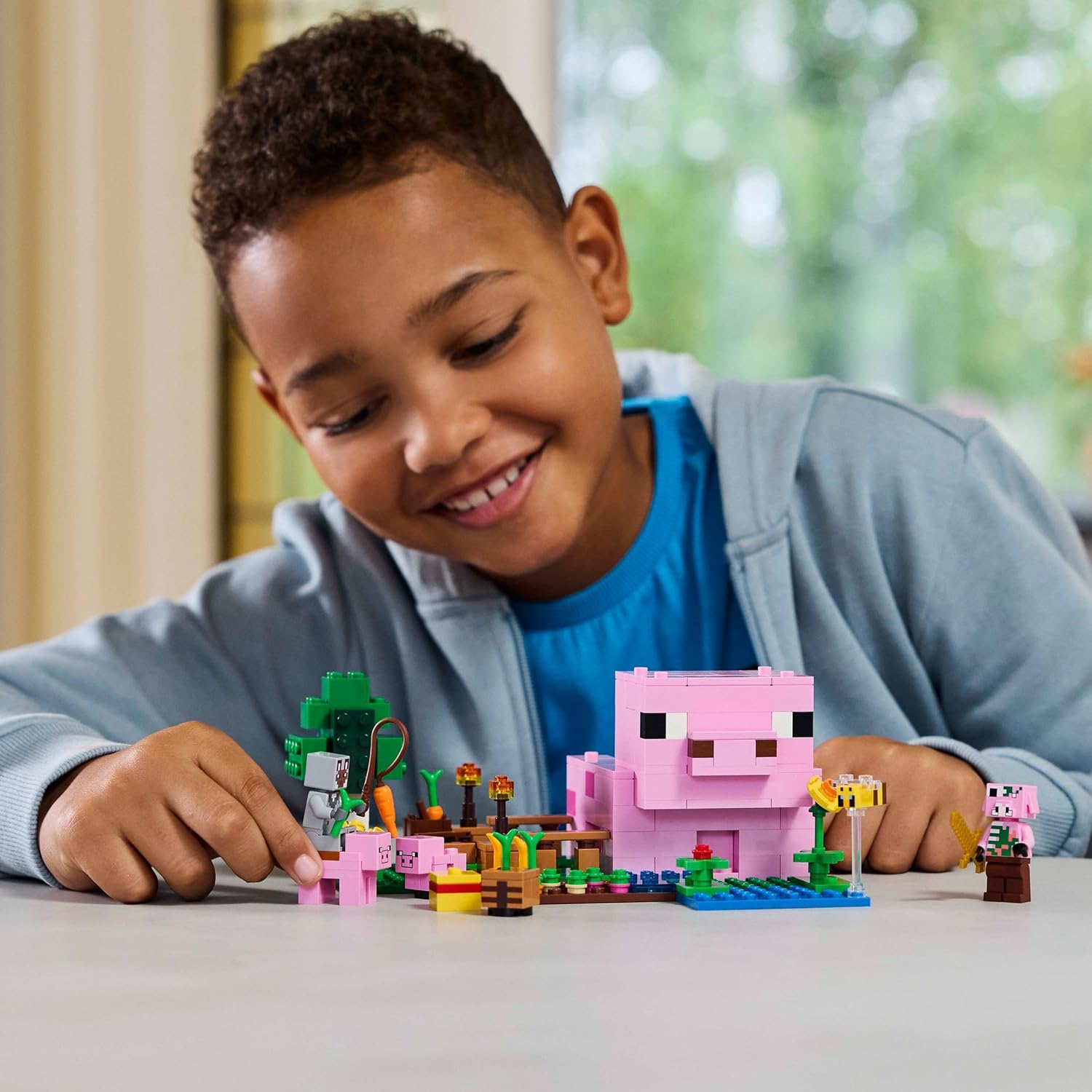LEGO Minecraft Das Babyschwein-Haus - Interaktives Spielzeug mit Einer Helden Figur, Schwein, Biene, Zombie Piglin - Kinder Gaming Geschenk für Mädchen und Jungen ab 7 Jahren - 21268