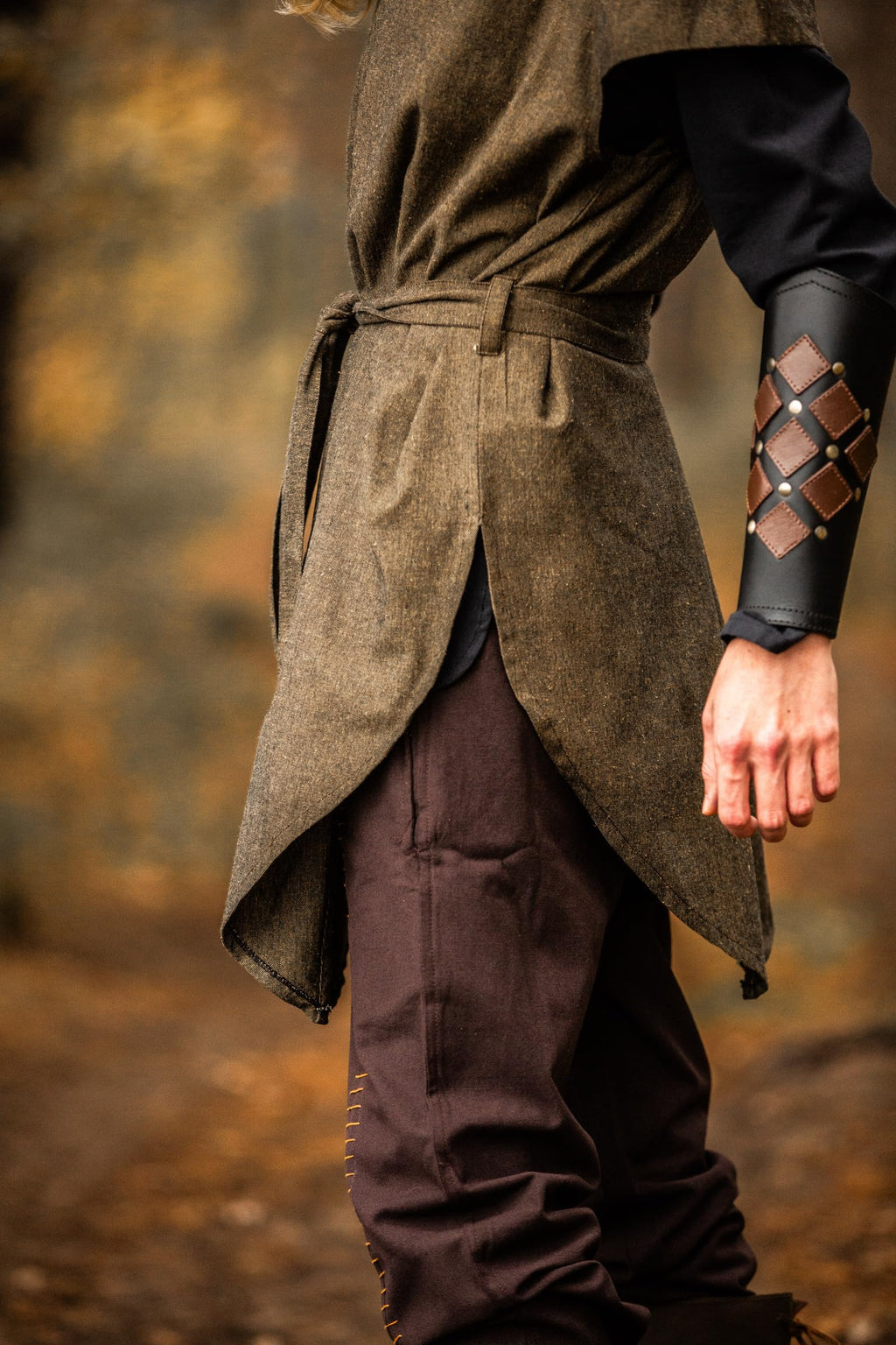 Leonardo Carbone® Herren Tunika Waldläufer Arais | Mit Kapuze | V-Ausschnitt | Karneval, Halloween, Cosplay, LARP, Mittelalter, Kostüm, Gewandung, Kleidung | 100% Baumwolle