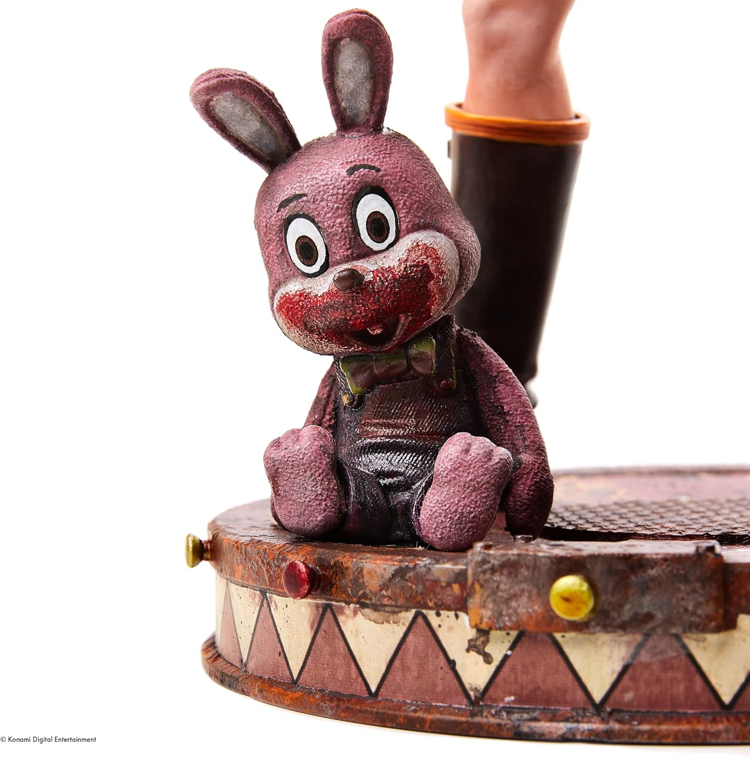 Numskull Silent Hill 2 James Sunderland Figur 23,5 cm Sammlerstatue – Offizielles Konami Silent Hill Merchandise – Limitierte Gaming-Figur | Handbemaltes PVC, 23,5 cm hoch, rostiger Boden. Schreibtisch oder Regal Display Für Silent Hill Sammler und Fans