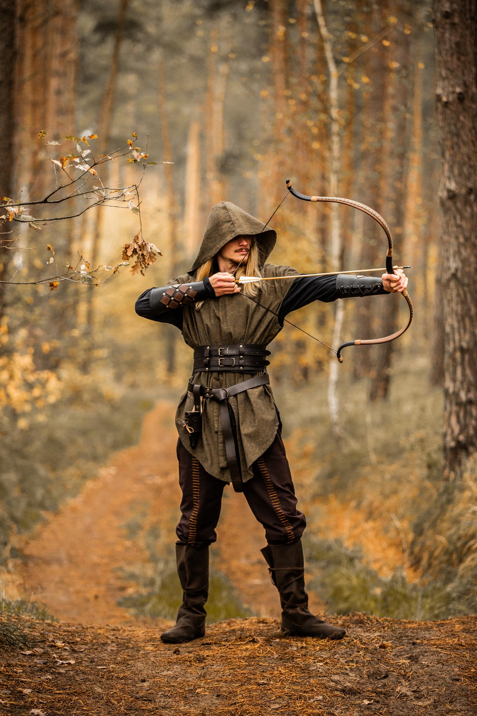 Leonardo Carbone® Herren Tunika Waldläufer Arais | Mit Kapuze | V-Ausschnitt | Karneval, Halloween, Cosplay, LARP, Mittelalter, Kostüm, Gewandung, Kleidung | 100% Baumwolle