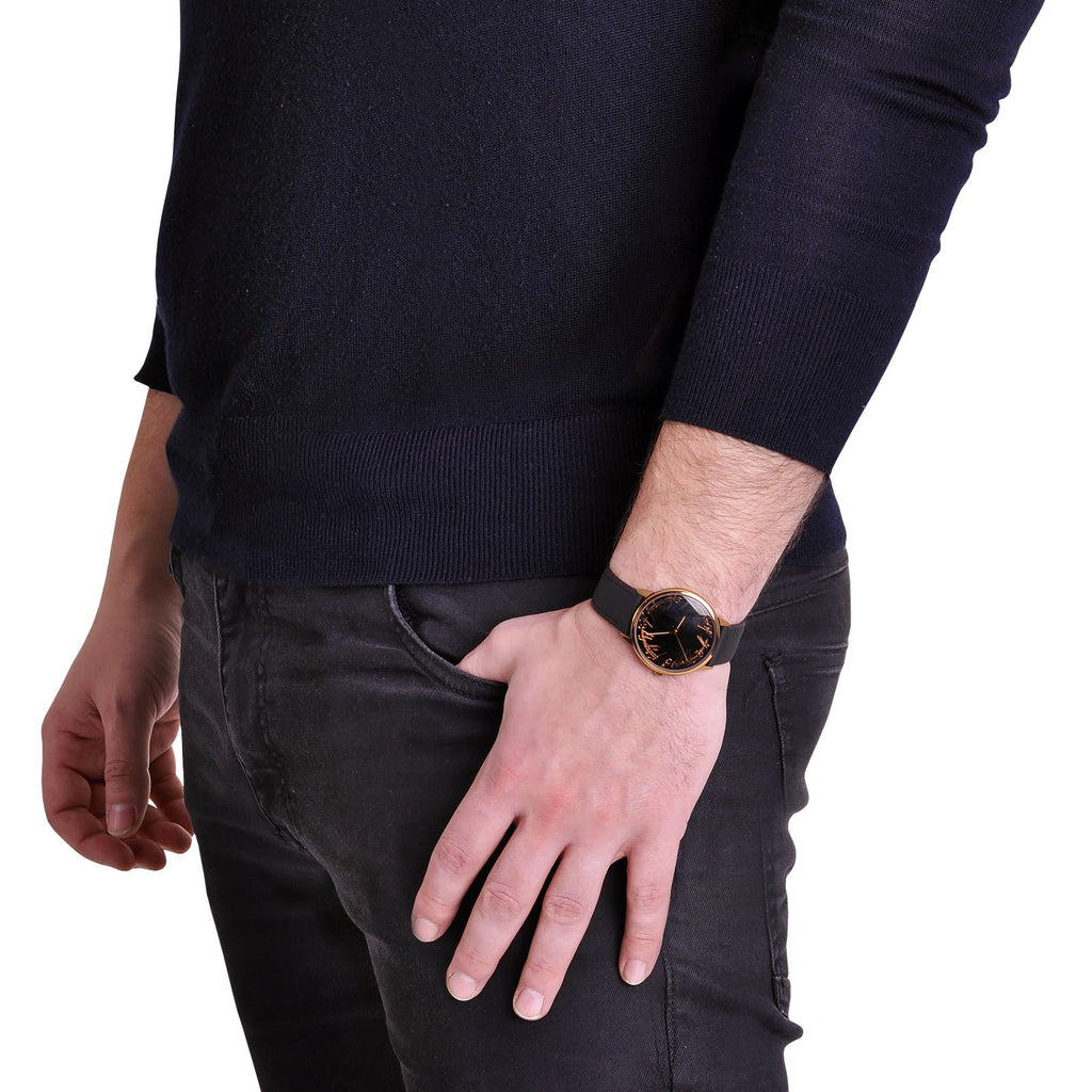 Elbenwald Herr der Ringe Armbanduhr mit elbischer Inschrift des einen Rings mit Echtlederarmband für Herren schwarz Gold