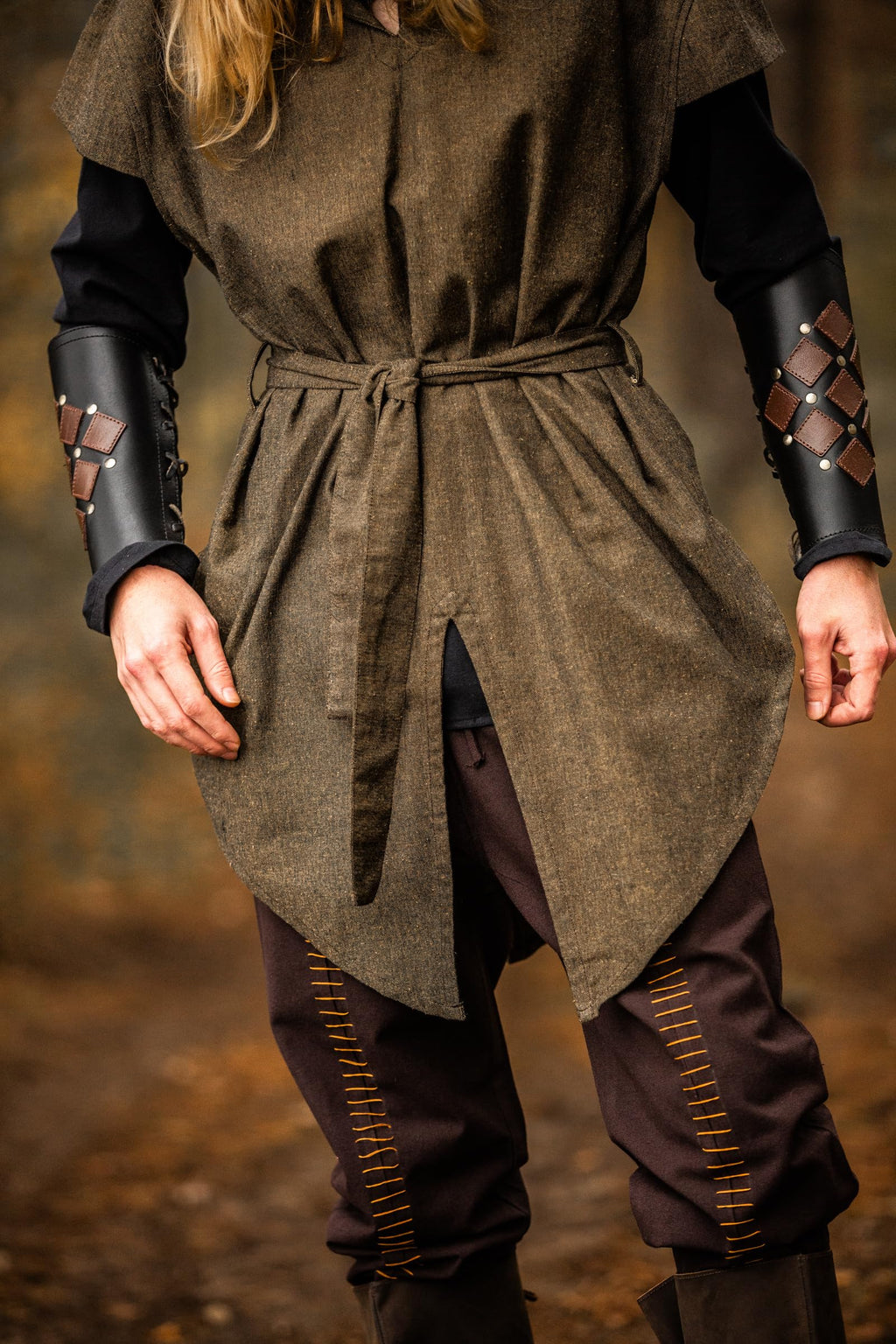 Leonardo Carbone® Herren Tunika Waldläufer Arais | Mit Kapuze | V-Ausschnitt | Karneval, Halloween, Cosplay, LARP, Mittelalter, Kostüm, Gewandung, Kleidung | 100% Baumwolle