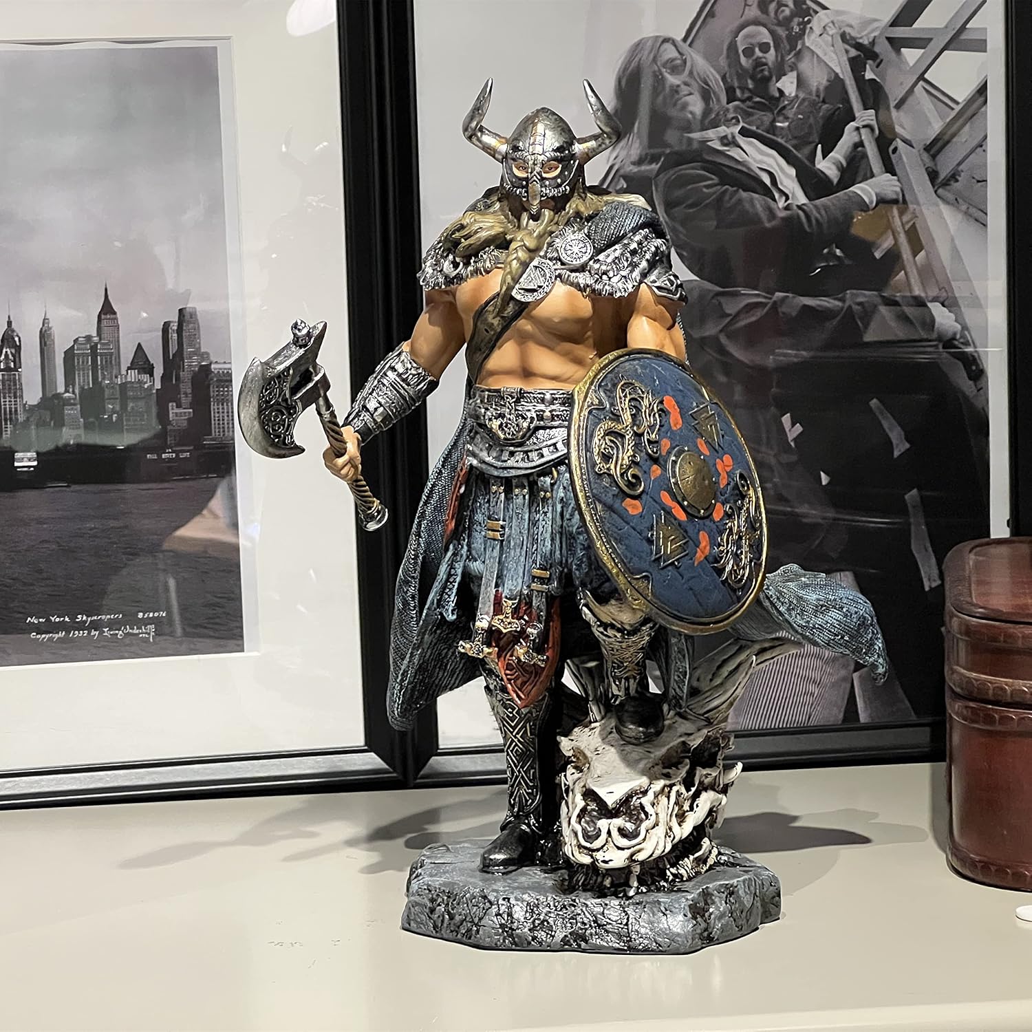LOOYAR Resin Viking Warrior Thro Dragon Slayer Resin Statue Skulptur Ornament Figur Handwerk für Zuhause Haus Wohnzimmer Veranda Dekoration Büro Schreibtisch Schreibtisch Tischarrangement Geschenk