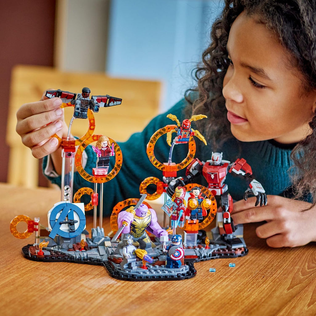LEGO ǀ Marvel Avengers: Endgame Letzter Showdown - Bauspielzeug mit 10 Minifiguren, darunter Captain America, Iron Man, Black Panther & Dr. Strange - Kreatives Geschenk für Jungen und Mädchen 76323