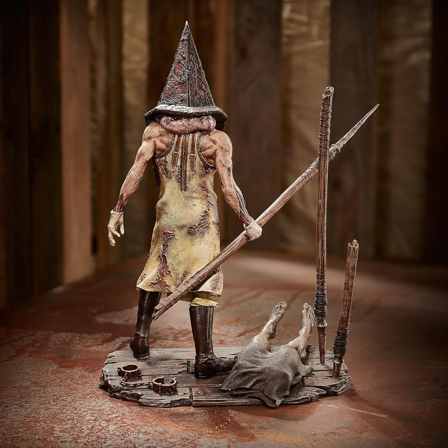 Numskull Silent Hill 2 James Sunderland Figur 23,5 cm Sammlerstatue – Offizielles Konami Silent Hill Merchandise – Limitierte Gaming-Figur | Handbemaltes PVC, 23,5 cm hoch, rostiger Boden. Schreibtisch oder Regal Display Für Silent Hill Sammler und Fans