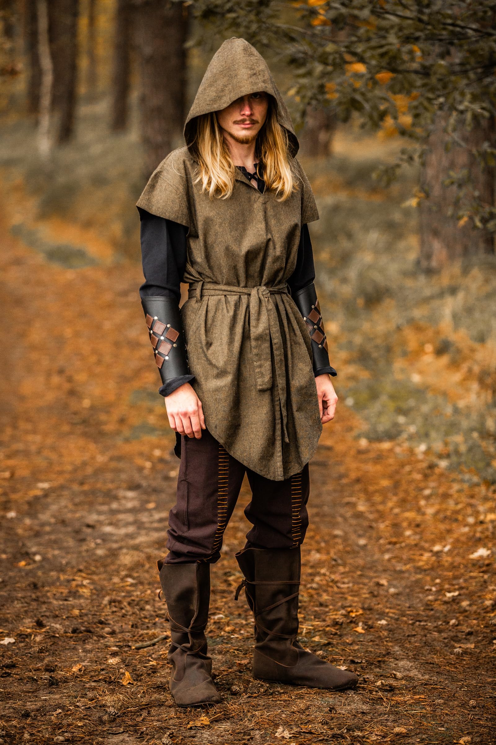 Leonardo Carbone® Herren Tunika Waldläufer Arais | Mit Kapuze | V-Ausschnitt | Karneval, Halloween, Cosplay, LARP, Mittelalter, Kostüm, Gewandung, Kleidung | 100% Baumwolle