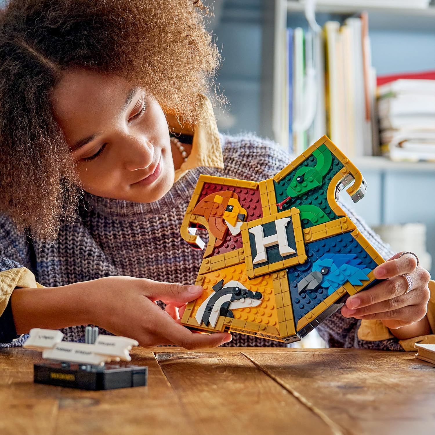 LEGO Harry Potter Hogwarts Hauswappen - Wanddeko 3D Modell mit Tieren - DIY Deko fürs Kinderzimmer - Geburtstagsgeschenk für Mädchen, Jungen und Teenager ab 12 Jahren - 76462